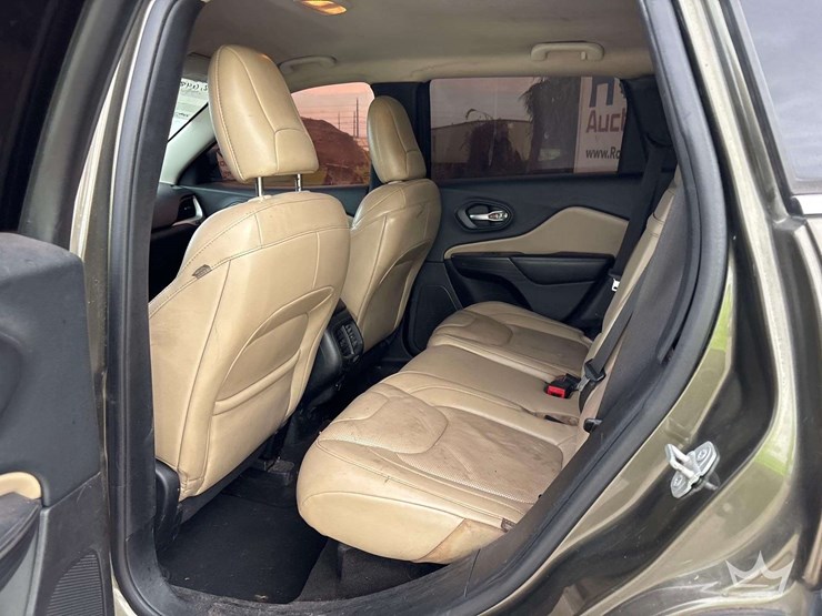 2015-jeep-cherokee-image-21