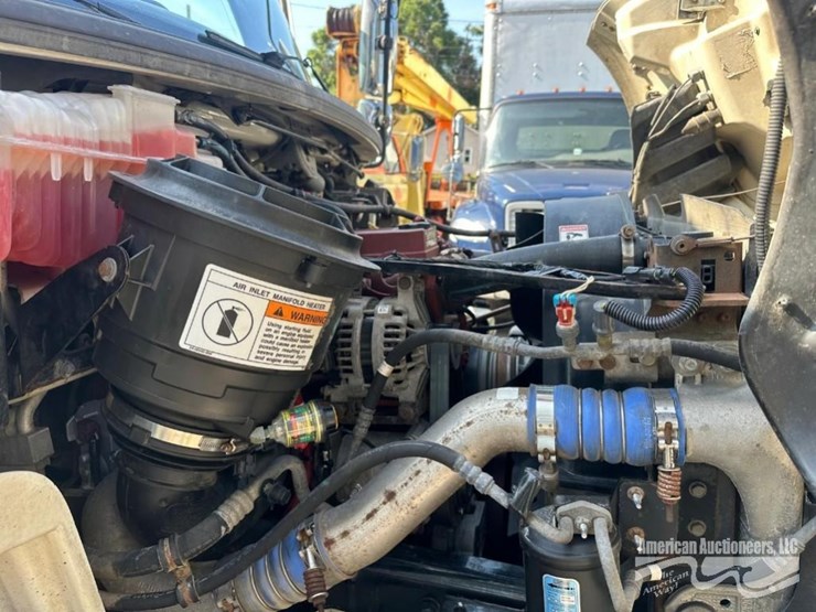 freightliner-m2-106-image-15