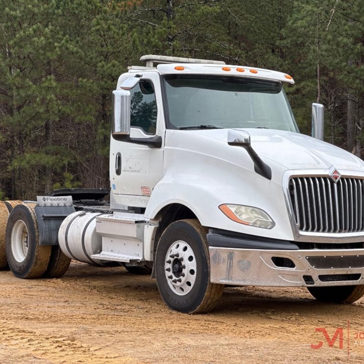 2018 INTERNATIONAL LT