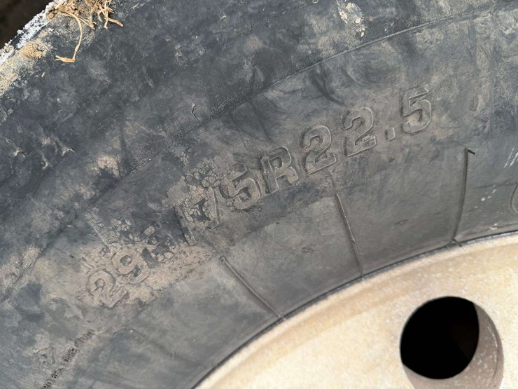 2006-freightliner-columbia-grain-truck,-549,000-miles,-8-year-old-box,-eaton-speed-shift-10-speed-tr-image-42