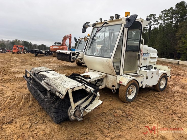 roadtec-fb-100e-sweeper-image-4