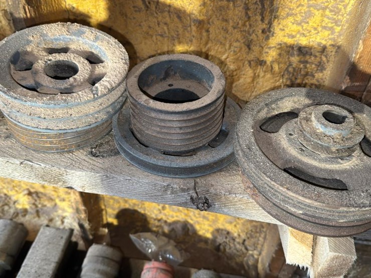 #182-•-shelf-of-pulleys-image-5