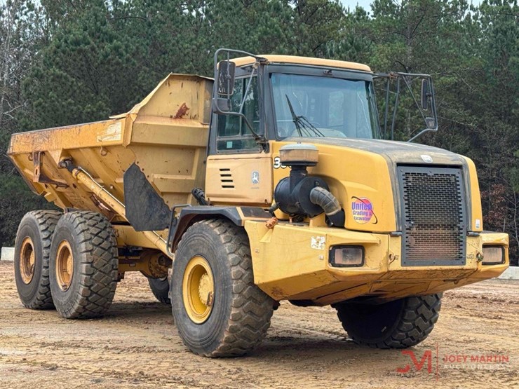 deere-300d-image-1