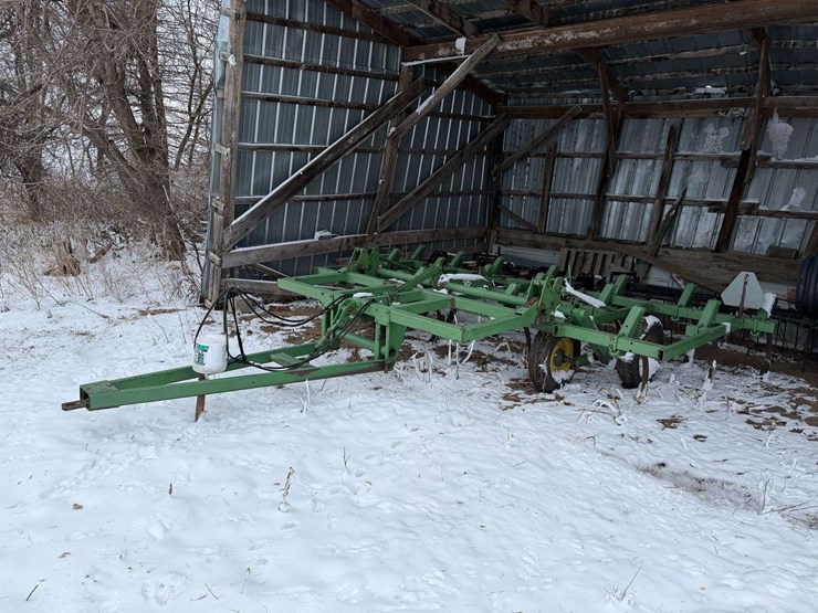 john-deere-17-image-1