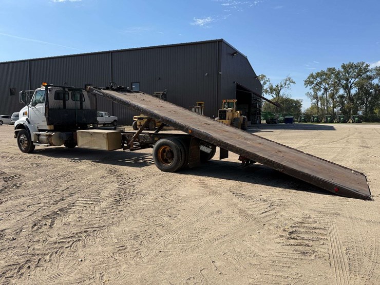2006-sterling-rollback-truck,-101"x27'-bed,-winch,-automatic-transmission,-388k-miles,-11r22.5-tires-image-3