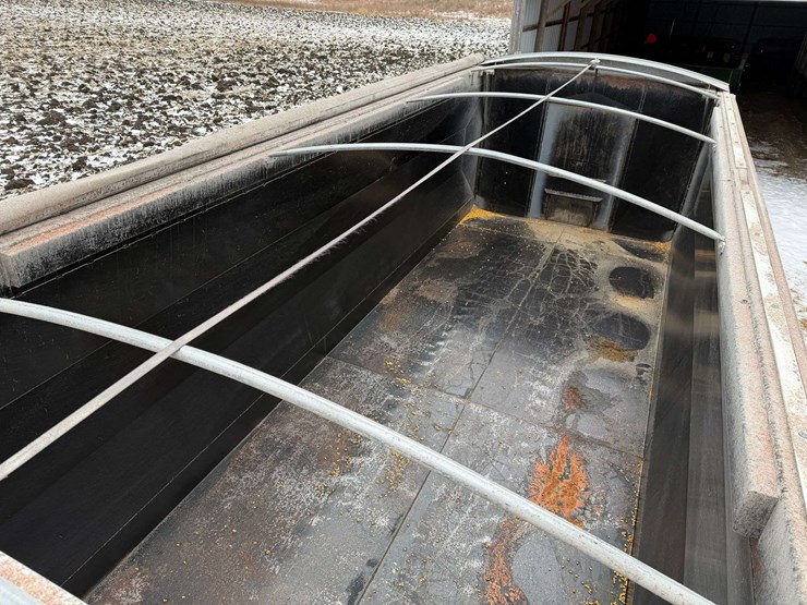 2006-freightliner-columbia-grain-truck,-549,000-miles,-8-year-old-box,-eaton-speed-shift-10-speed-tr-image-45