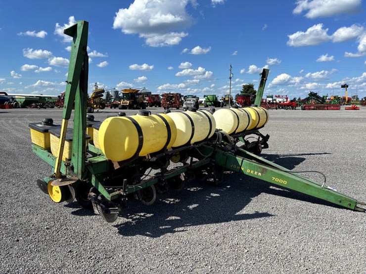 john-deere-7000-image-1