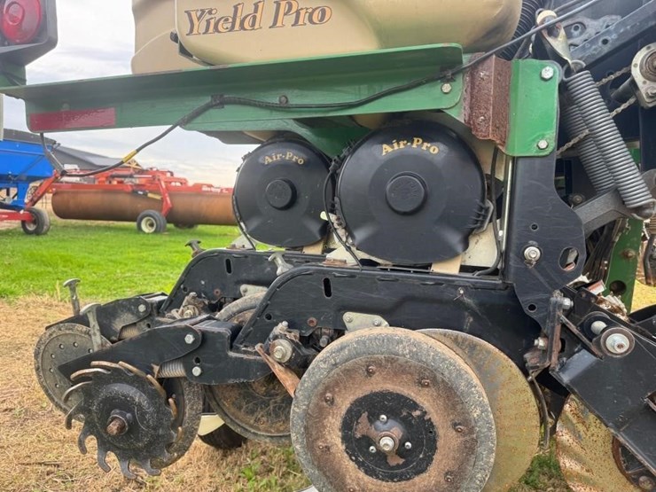 great-plains-yp825r-twin-row-planter-image-12