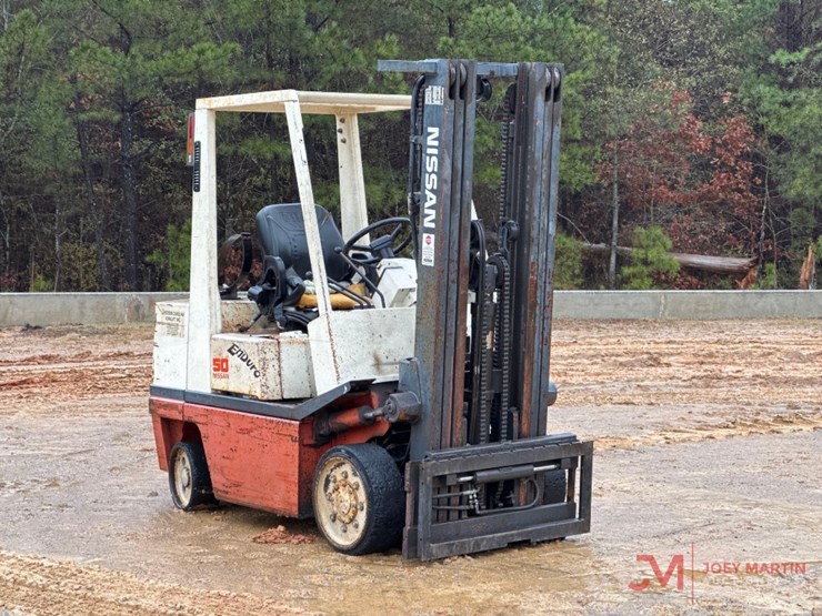 nissan-50-straight-mast-forklift-image-1