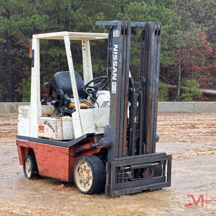 NISSAN 50 STRAIGHT MAST FORKLIFT