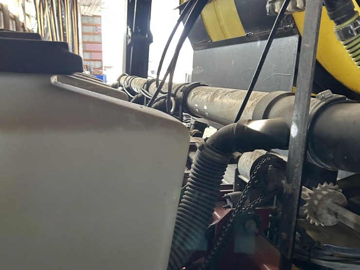 2004-white-8516-image-27