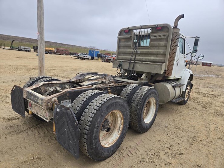 2000-international-8100-image-9