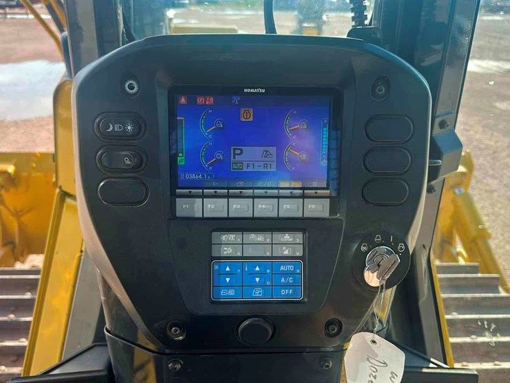 komatsu-d65px-18-image-13