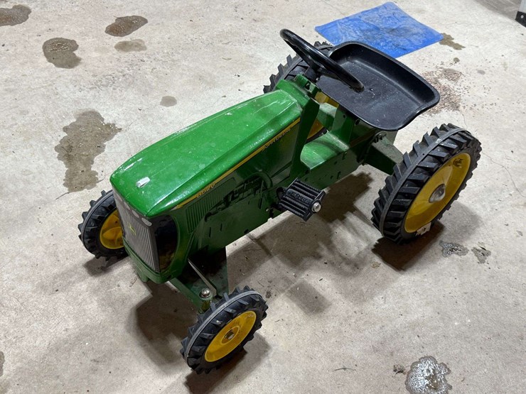 john-deere-pedal-tractor-with-8520-stickers-image-5