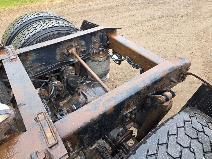 2007-freightliner-cl120-day-cab-semi,-978,000-miles,-detroit-series-60-–-14l-engine,-515hp,-10-speed-image-45