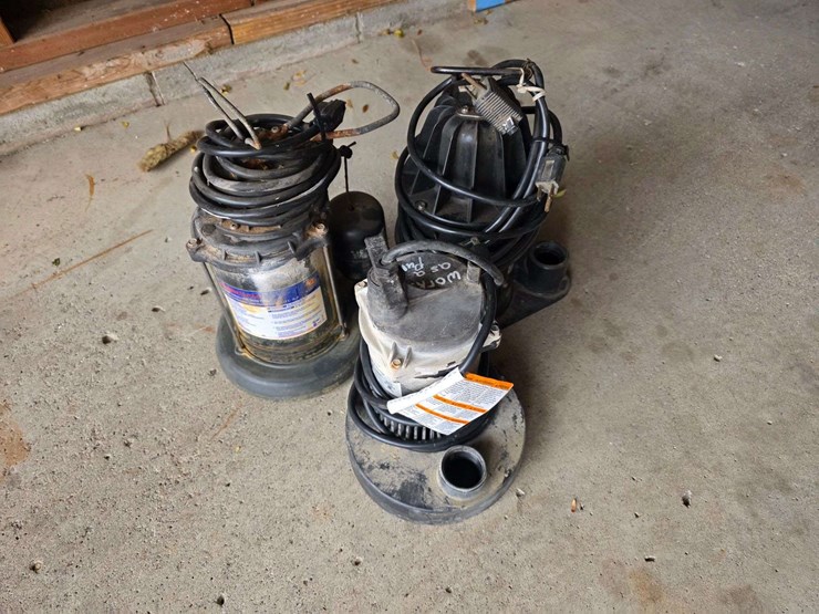 3-sump-pumps,-1-w/out-float,-all-in-working-order-per-seller,-buying-all-for-one-money-image-2