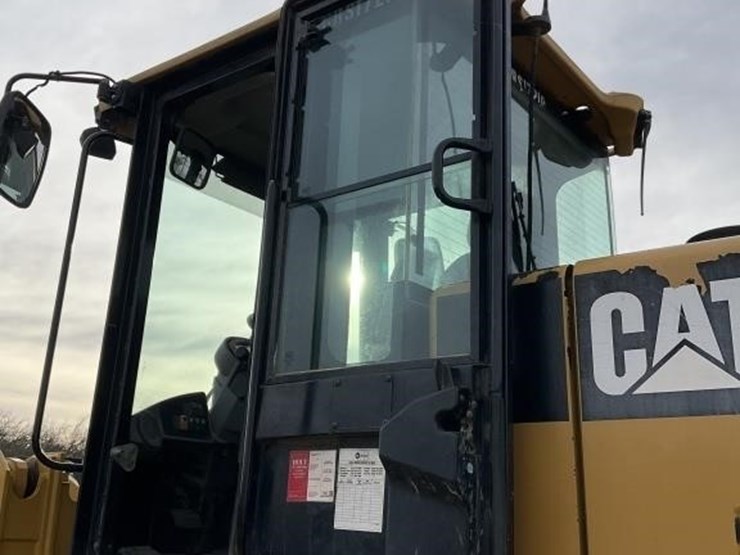 caterpillar-928h-image-12