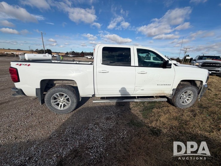 2017-chevrolet-1500-image-6