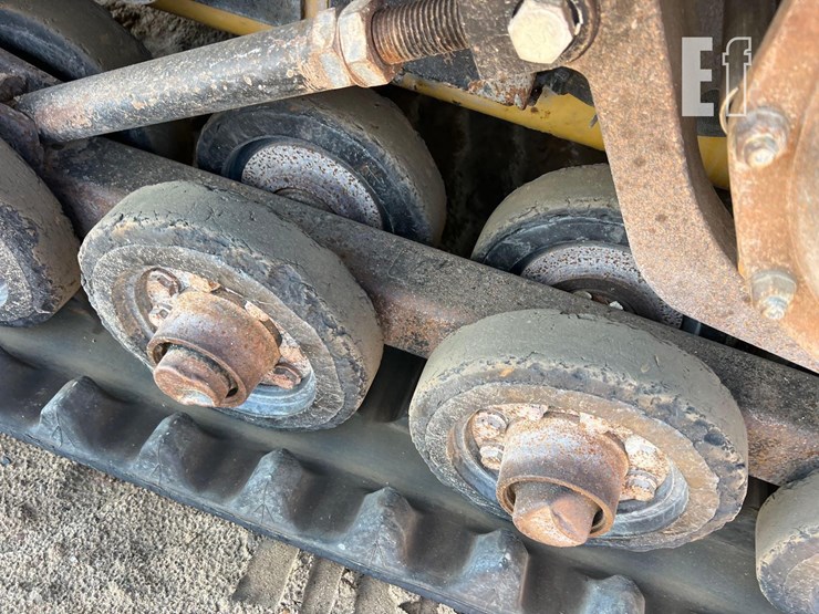 2015-caterpillar-257d-image-22