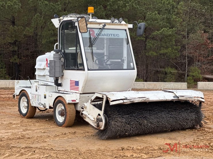 roadtec-fb-100e-sweeper-image-1
