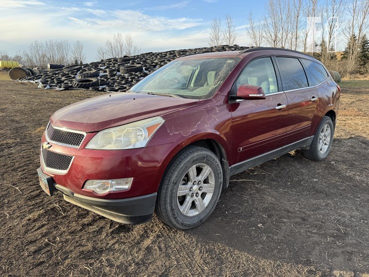 2010-chevrolet-traverse-image-1