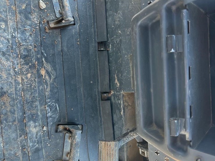 2013-deere-650k-lgp-image-40