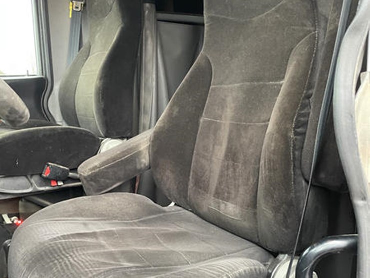 peterbilt-386-image-31