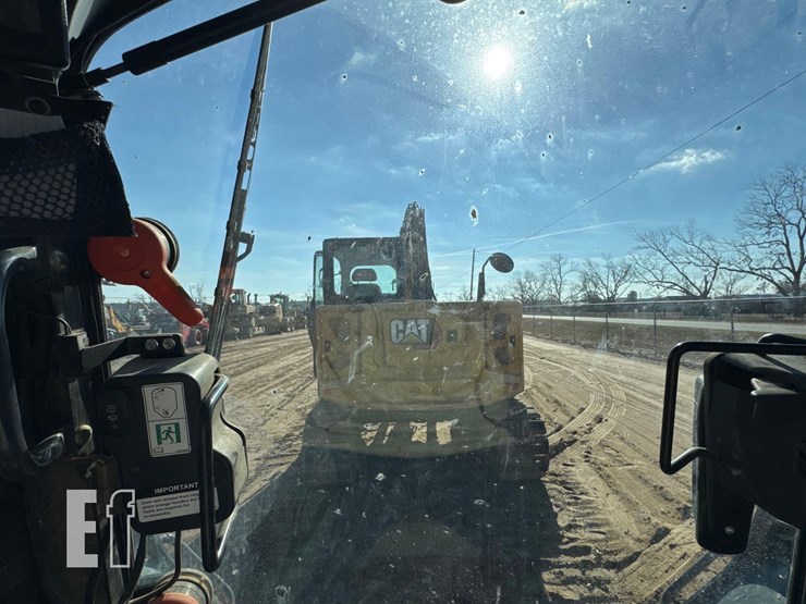 2021-deere-331g-image-30