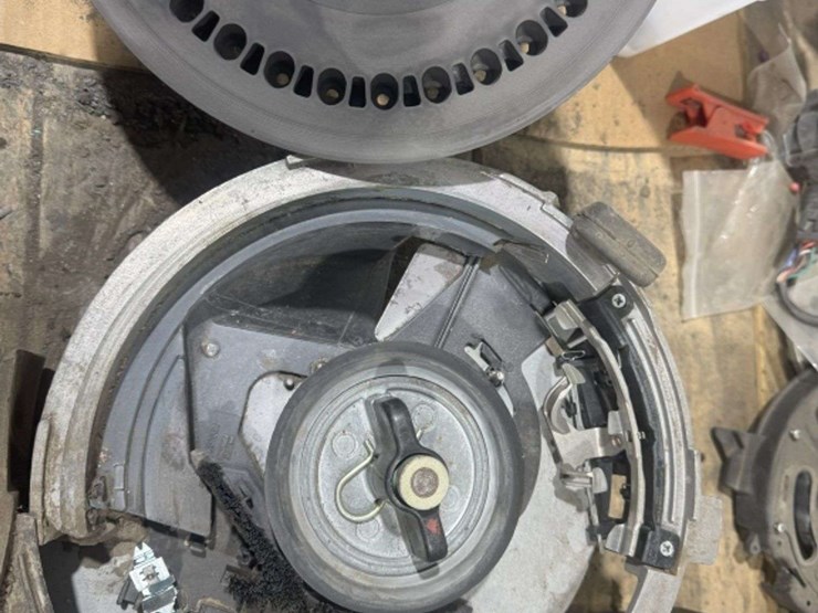 (12)-john-deere-box-e-set-meters,-come-with-corn-plates,-buying-all-for-one-money-image-5