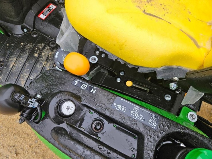 john-deere-1025-image-26