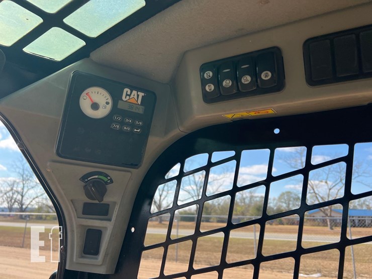 2015-caterpillar-257d-image-29