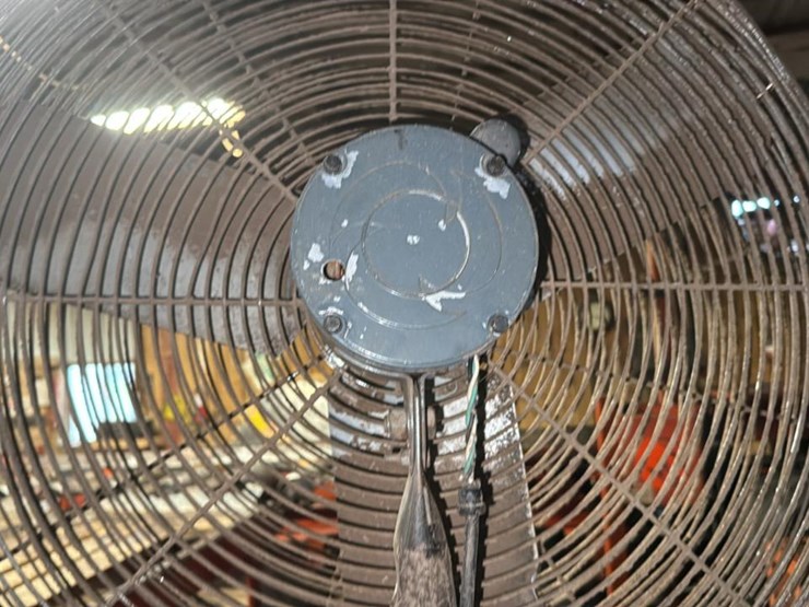 #133-•-industrial-floor-fan-image-3