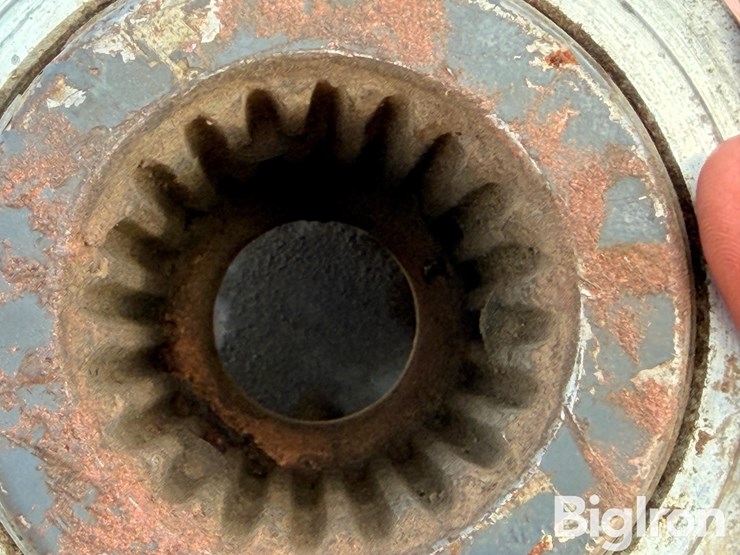 jbs-vmec2448-3-manure-spreader-image-12