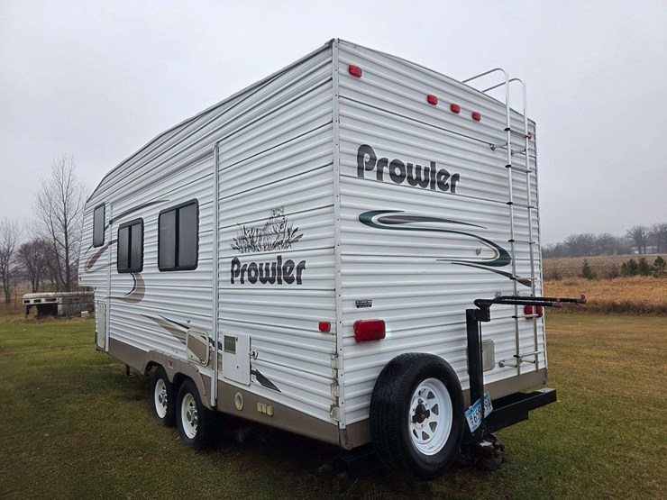 2004-prowler-fleetwood-5th-wheel-rv,-model-255-bhs,-12’-slide-out,-newer-19’-awning,-1-queen-front-b-image-9