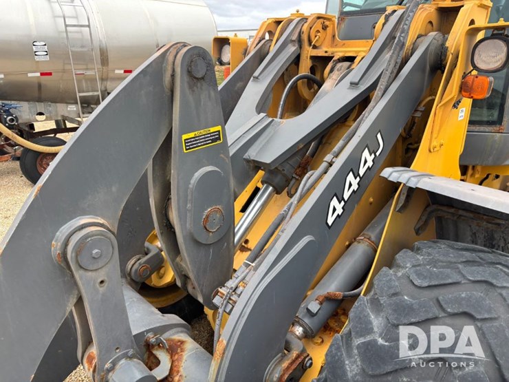 2007-deere-444j-image-26