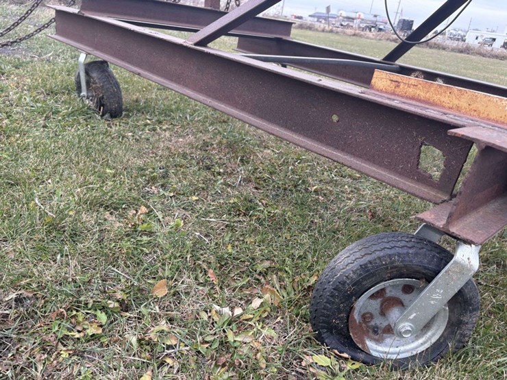 winch-boom,-with-12v-2000#-winch,-chains,-on-castor-wheels,-(tires-need-to-be-replaced)-image-9