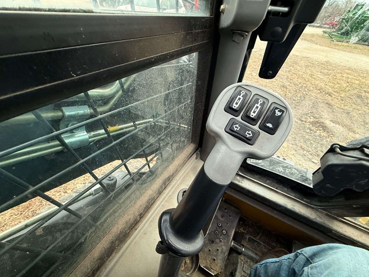 new-holland-c245-image-20