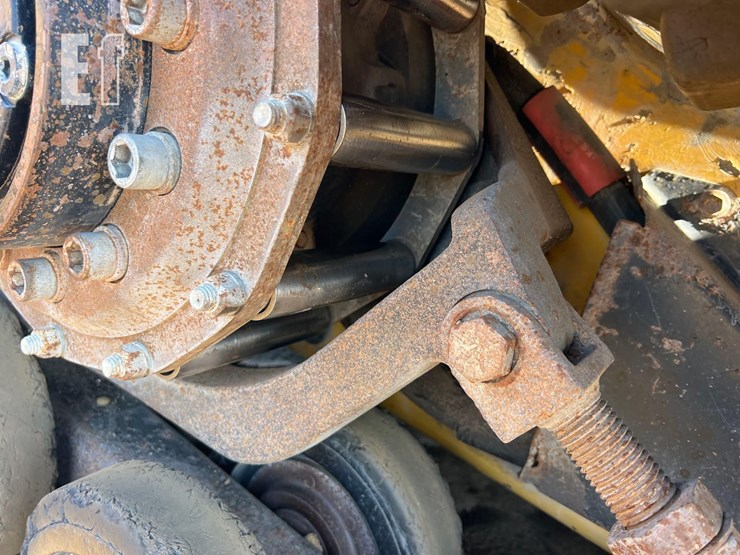 2015-caterpillar-257d-image-14