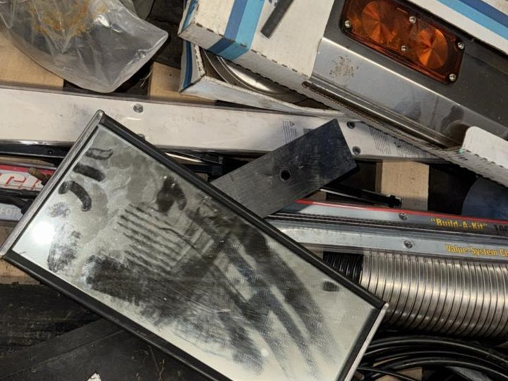 #189-•-skid-of-miscellaneous-truck-parts*-image-5