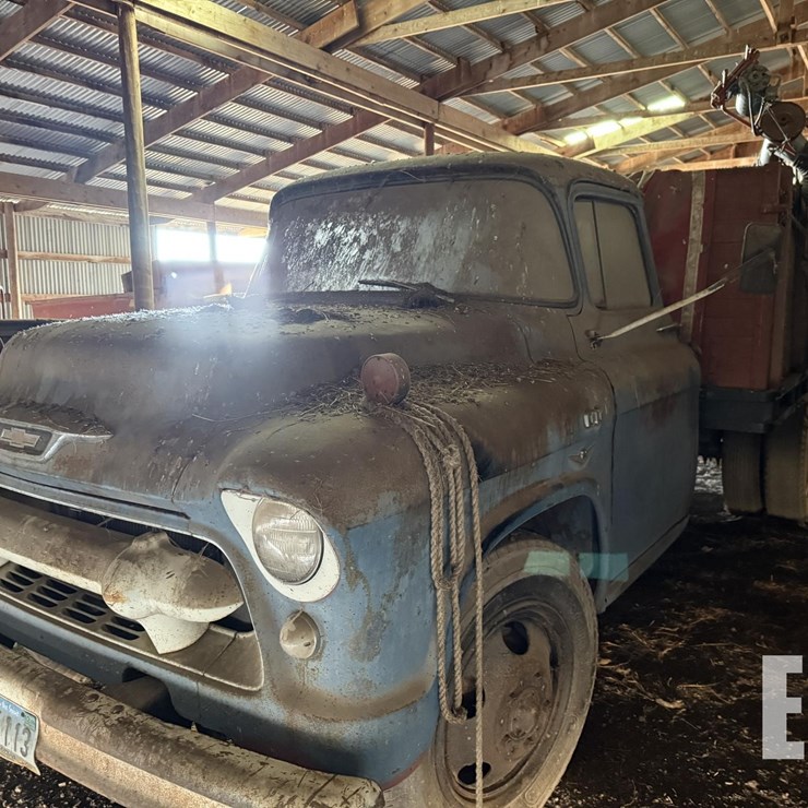 LATE 50'S CHEVROLET 6400