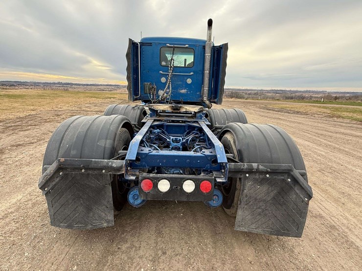 2016-kenworth-t880-image-12