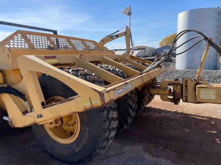 2004-&-2005-john-deere-1812-scraper-package-of-two-image-6