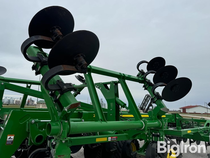 2023-john-deere-2730-image-13
