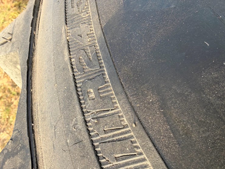 11r24.5-tires-on-valley-pivot-rims-image-9