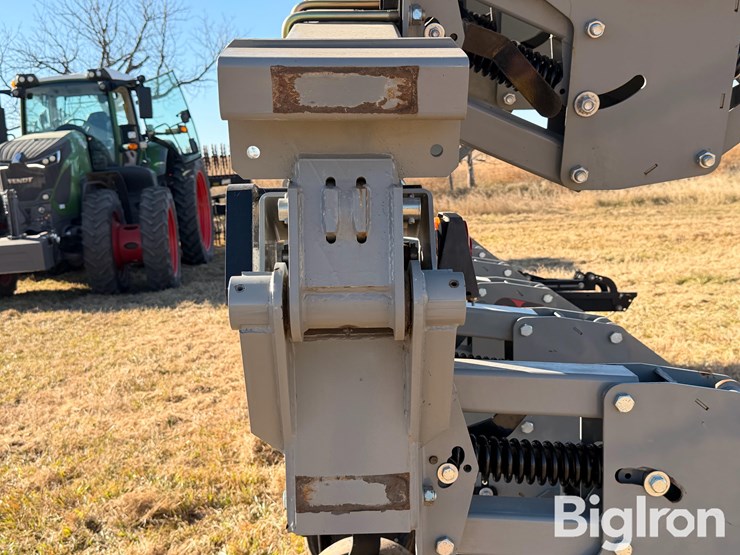 hiniker-cultipro-12r-row-crop-cultivator-image-12