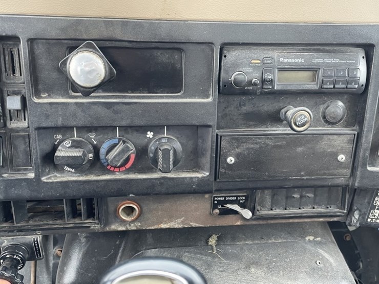 international-4900-image-27