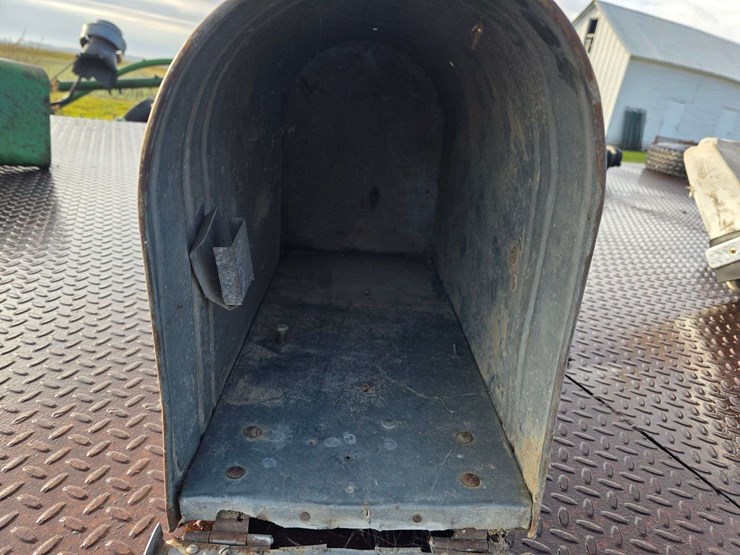 large-vintage-mail-box,-14”-x-10.5”-x-2’,-needs-some-repair-image-7