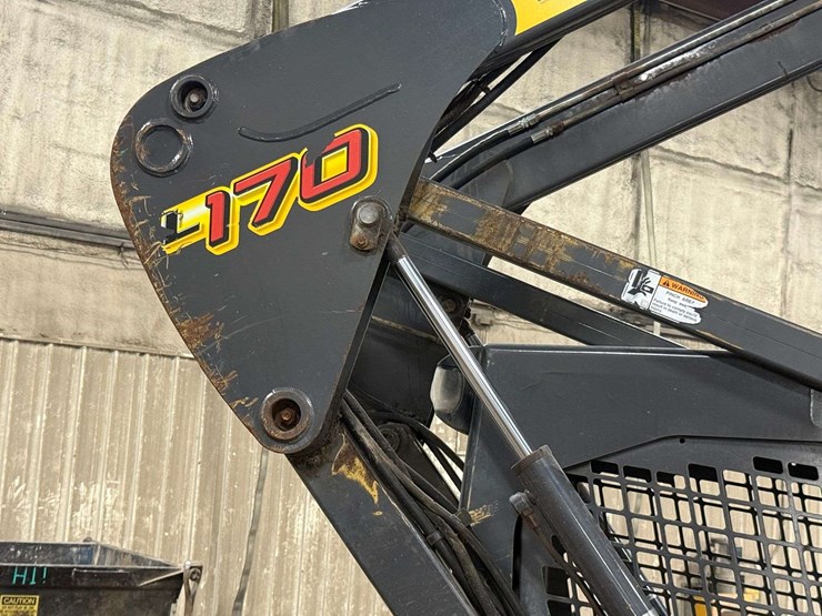 new-holland-l170-image-24