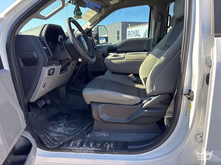 2018-ford-f-150-4x4-crew-cab-pickup-truck-image-11