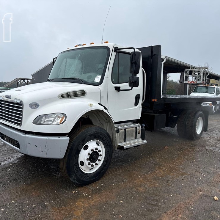 FREIGHTLINER BUSINESS CLASS M2 106